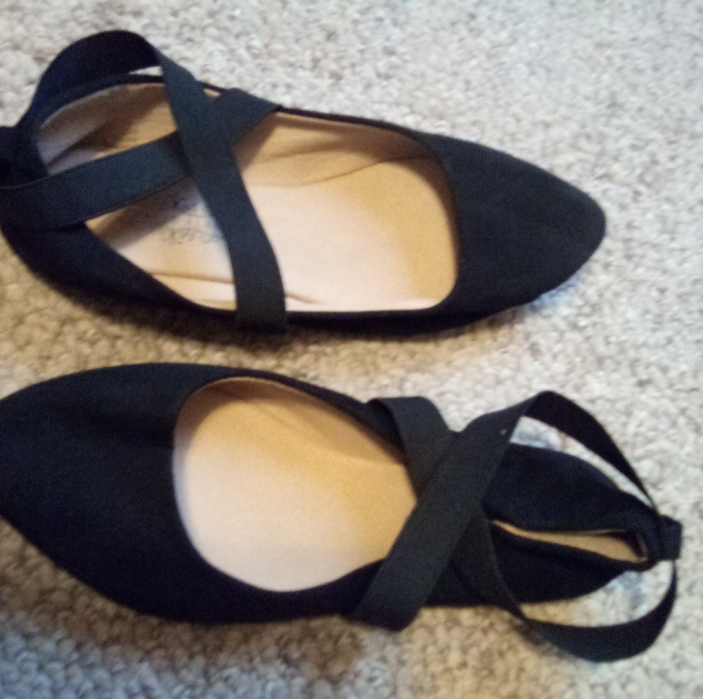 Black pointed flats